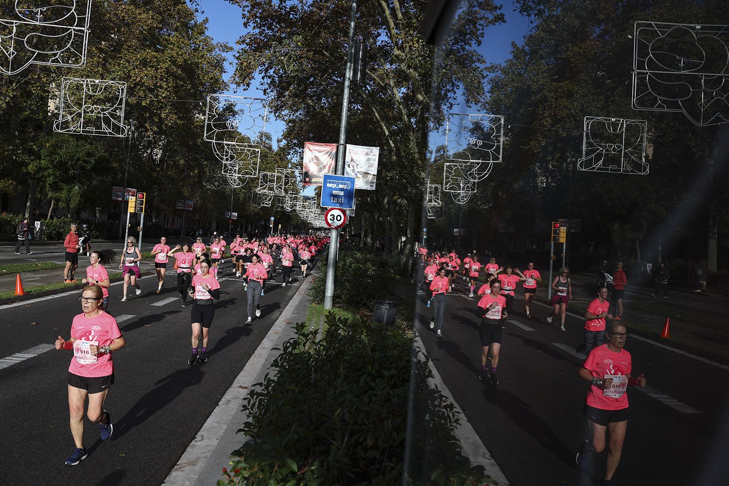 Las mejores fotos del recorrido de la Carrera de la Mujer de Barcelona 2025.JL016091