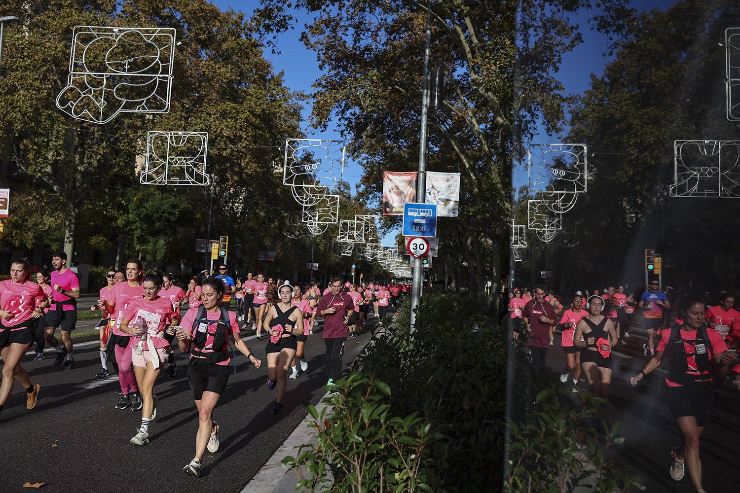 Las mejores fotos del recorrido de la Carrera de la Mujer de Barcelona 2025.JL016071