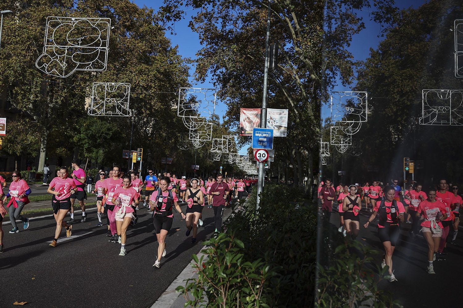 Las mejores fotos del recorrido de la Carrera de la Mujer de Barcelona 2025.JL016070