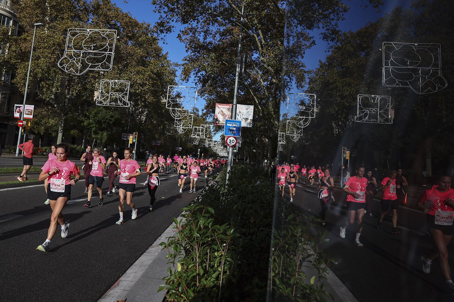 Las mejores fotos del recorrido de la Carrera de la Mujer de Barcelona 2025.JL016057