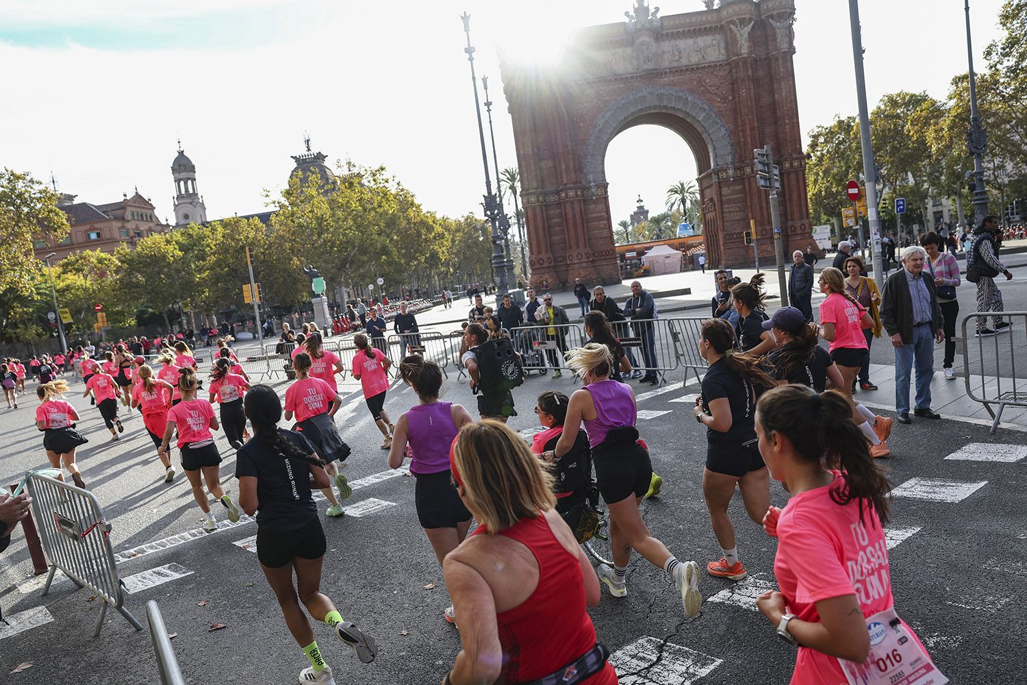 Las mejores fotos del recorrido de la Carrera de la Mujer de Barcelona 2025.JL015955