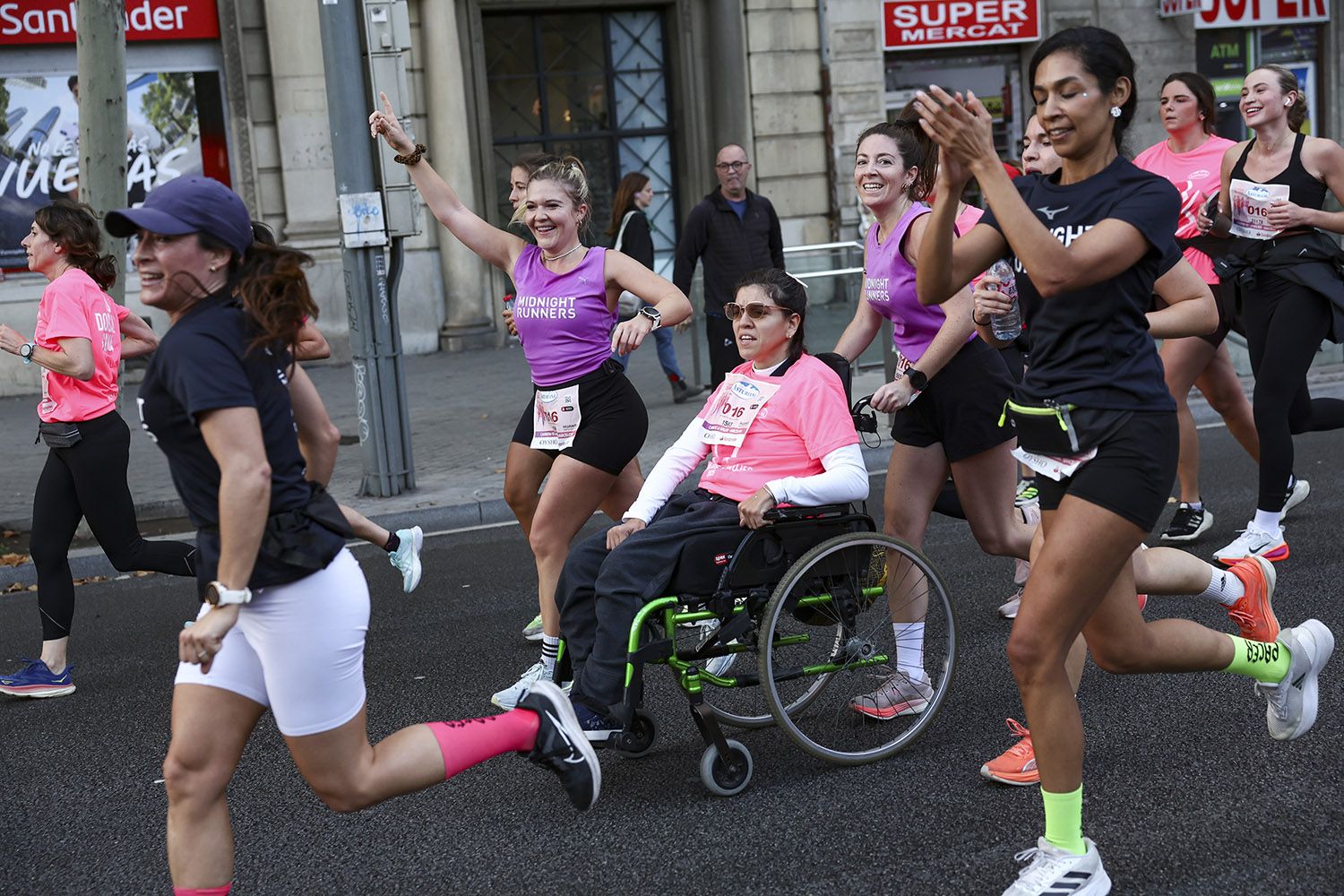 Las mejores fotos del recorrido de la Carrera de la Mujer de Barcelona 2025.JL015679