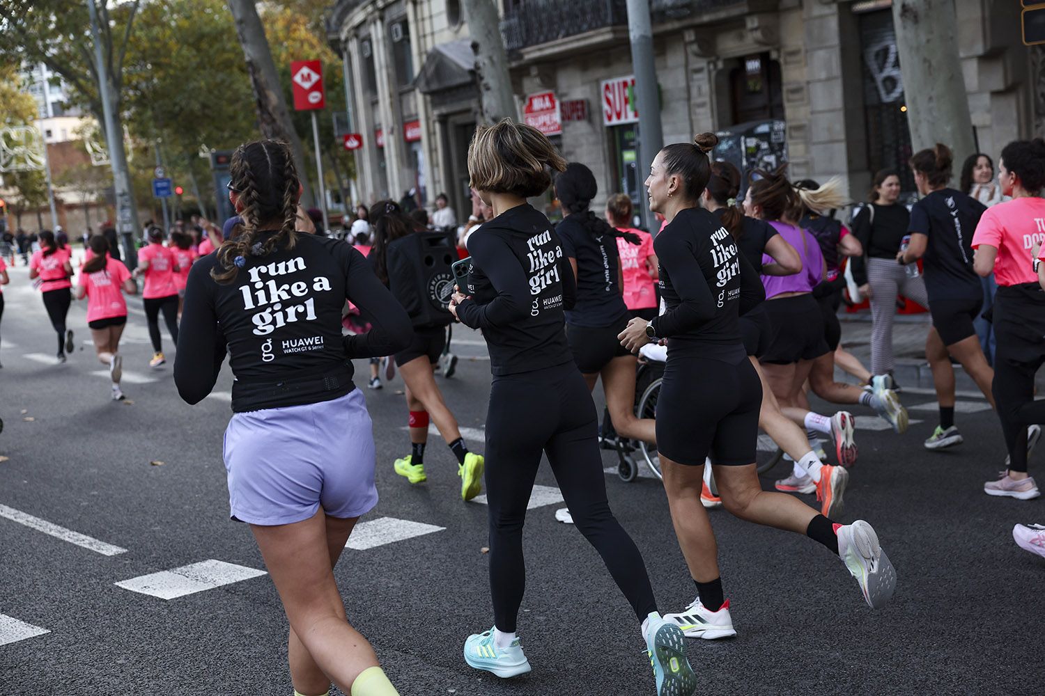 Las mejores fotos del recorrido de la Carrera de la Mujer de Barcelona 2025.JL015643