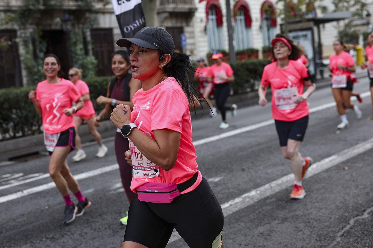 Las mejores fotos del recorrido de la Carrera de la Mujer de Barcelona 2025.JL015622