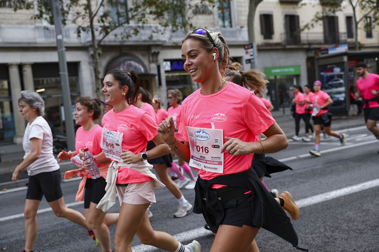 Las mejores fotos del recorrido de la Carrera de la Mujer de Barcelona 2025.JL015566