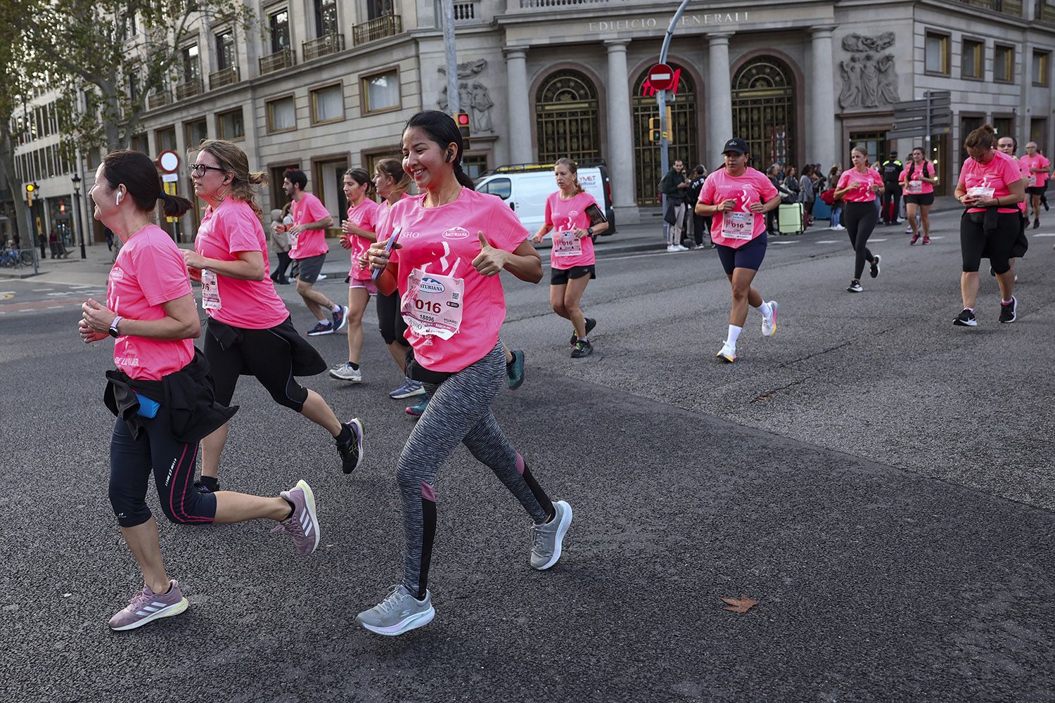 Las mejores fotos del recorrido de la Carrera de la Mujer de Barcelona 2025.JL015498