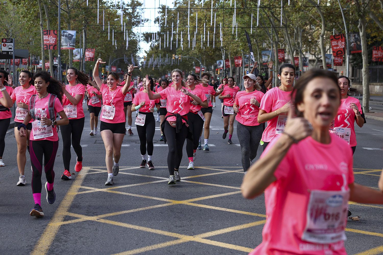 Las mejores fotos del recorrido de la Carrera de la Mujer de Barcelona 2025.JL015417