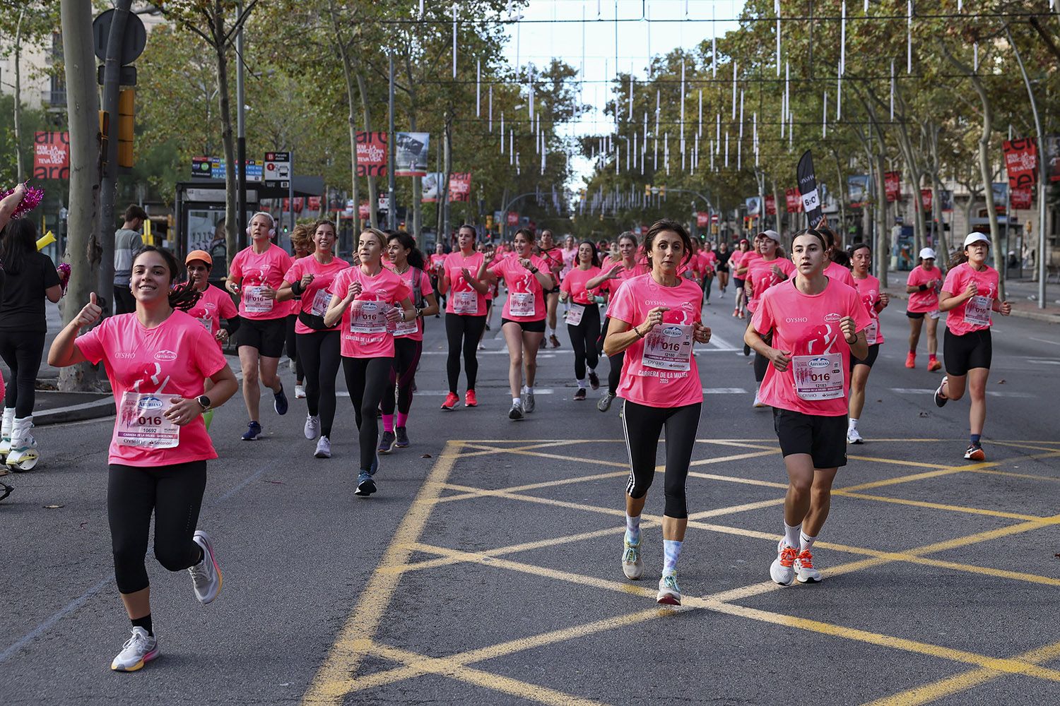 Las mejores fotos del recorrido de la Carrera de la Mujer de Barcelona 2025.JL015411