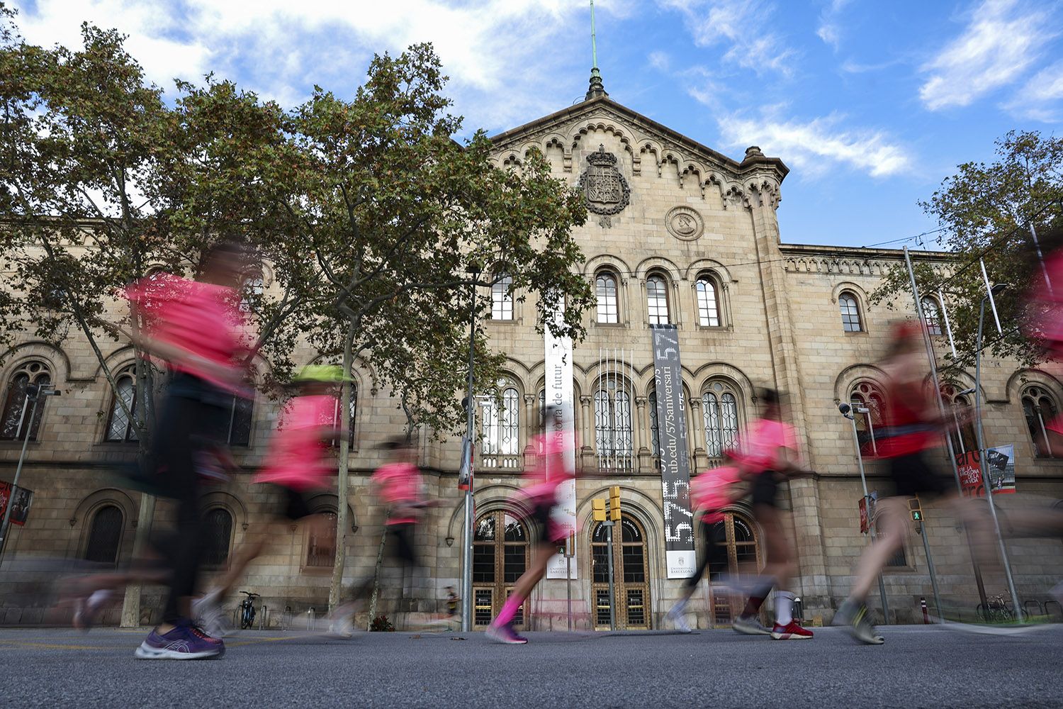Las mejores fotos del recorrido de la Carrera de la Mujer de Barcelona 2025.JL015404