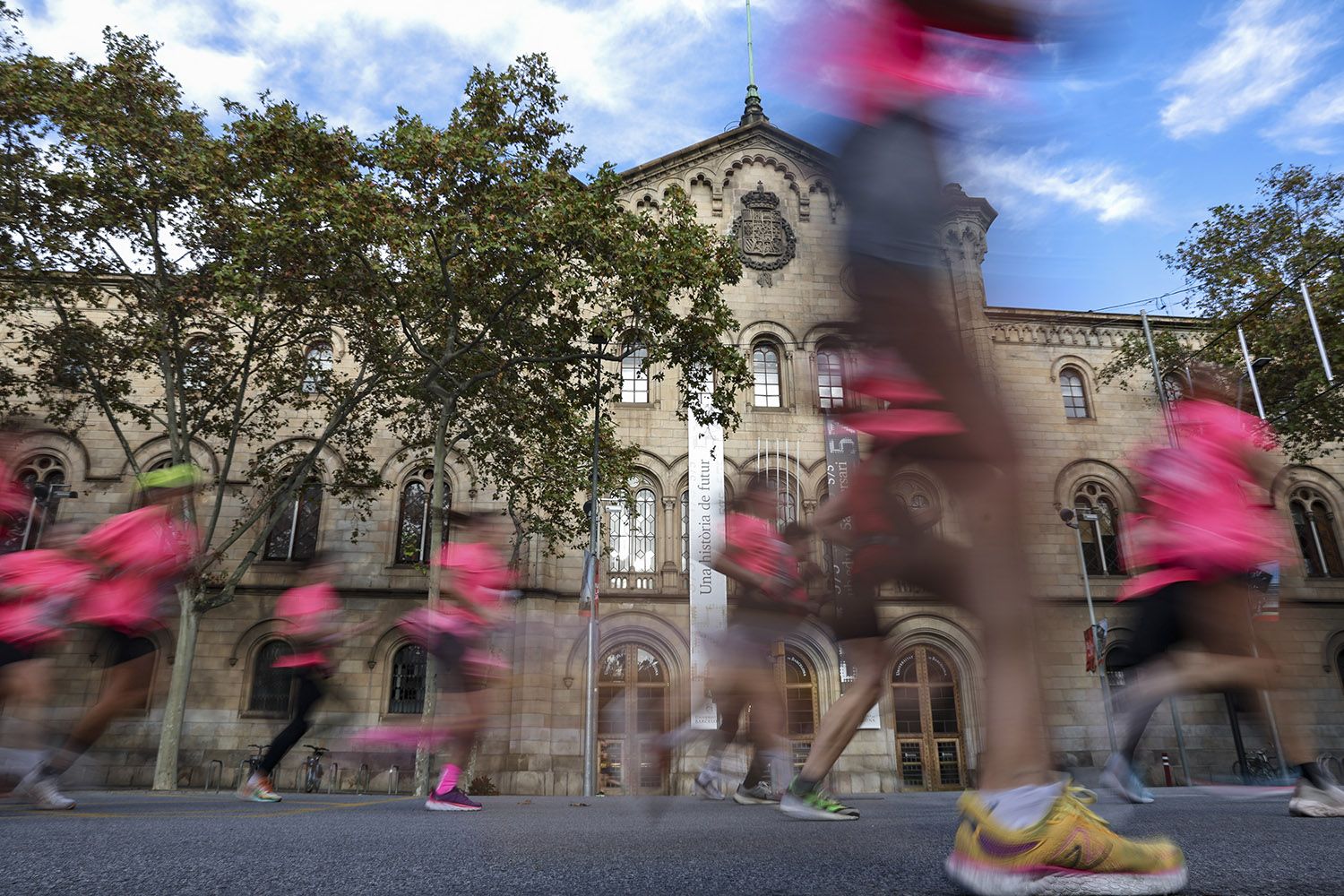 Las mejores fotos del recorrido de la Carrera de la Mujer de Barcelona 2025.JL015401