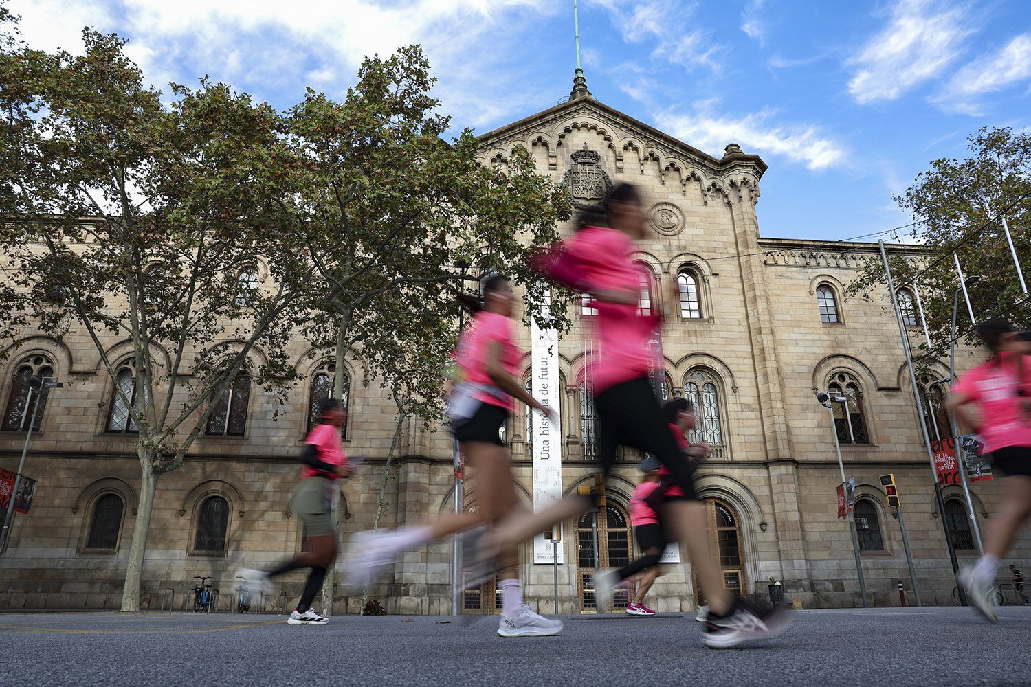 Las mejores fotos del recorrido de la Carrera de la Mujer de Barcelona 2025.JL015332