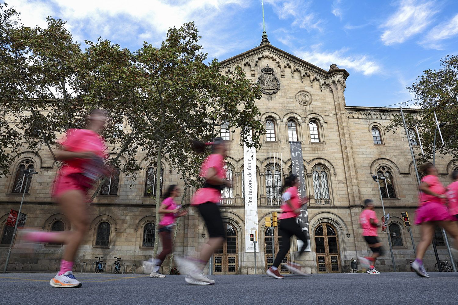 Las mejores fotos del recorrido de la Carrera de la Mujer de Barcelona 2025.JL015295