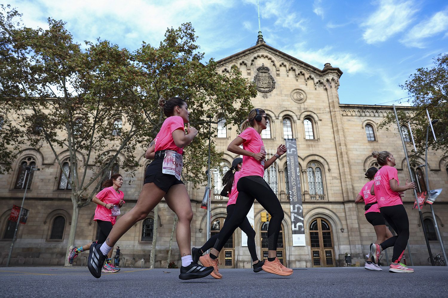 Las mejores fotos del recorrido de la Carrera de la Mujer de Barcelona 2025.JL015275