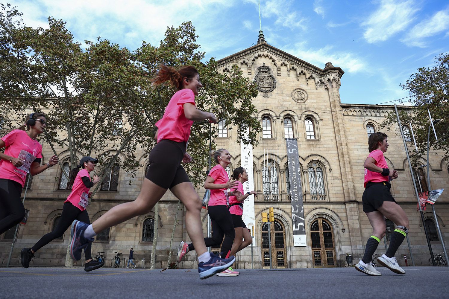 Las mejores fotos del recorrido de la Carrera de la Mujer de Barcelona 2025.JL015264