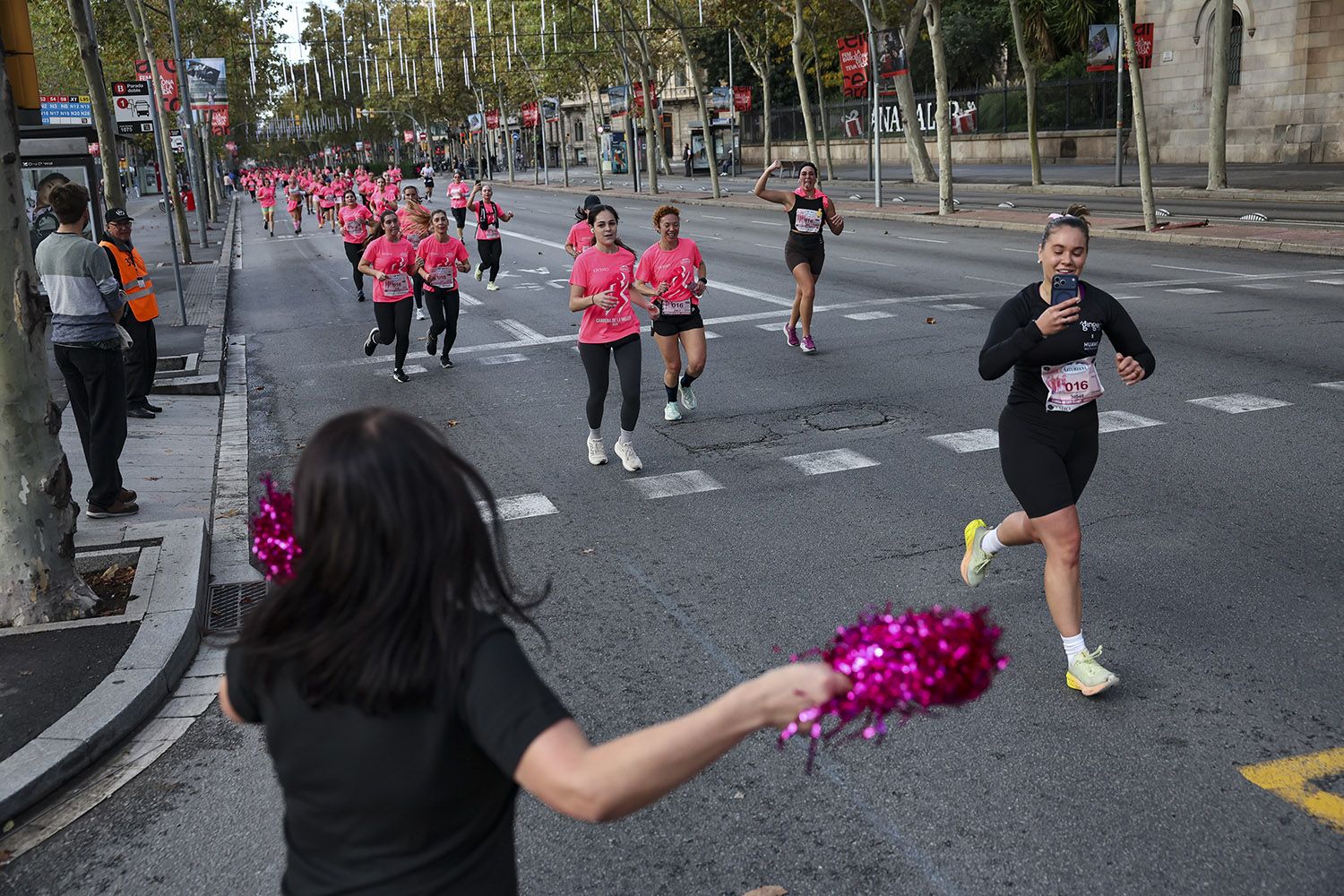 Las mejores fotos del recorrido de la Carrera de la Mujer de Barcelona 2025.JL015153