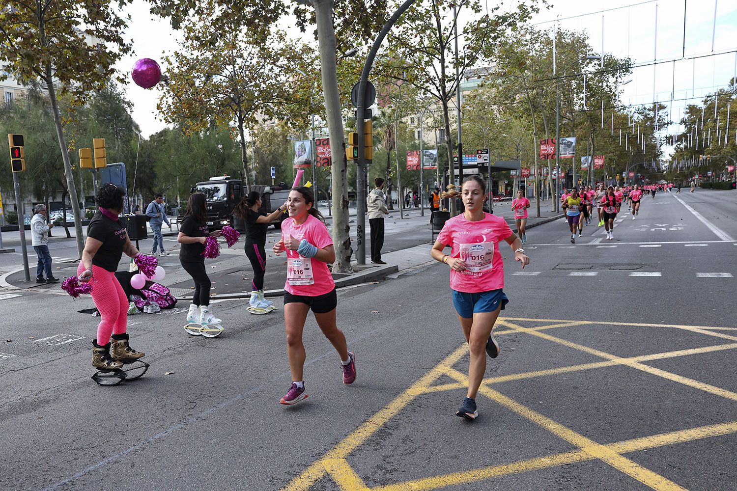 Las mejores fotos del recorrido de la Carrera de la Mujer de Barcelona 2025.JL015048