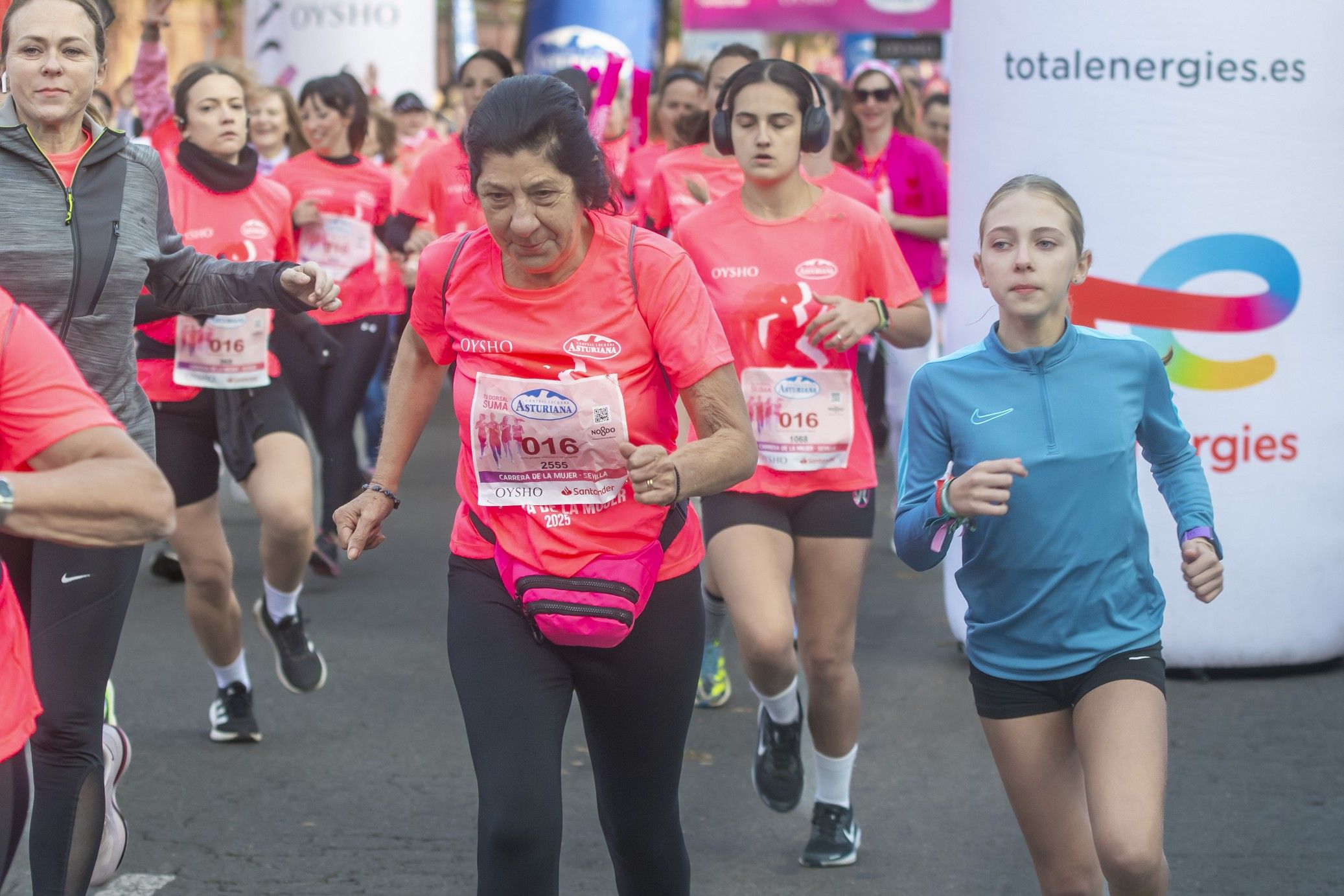 Las mejores fotos de la Carrera de la Mujer de Sevilla 2025. 050
