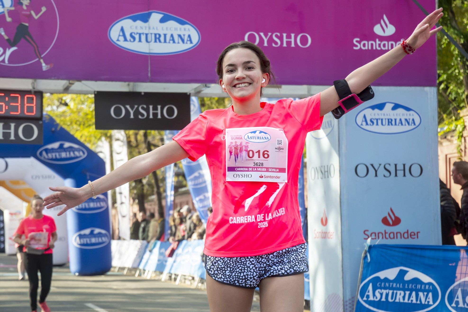 Las mejores fotos de la Carrera de la Mujer de Sevilla 2025. 253