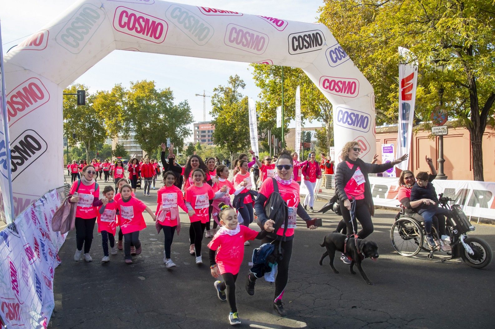 Las mejores fotos de la Carrera de la Mujer de Sevilla 2025. 410