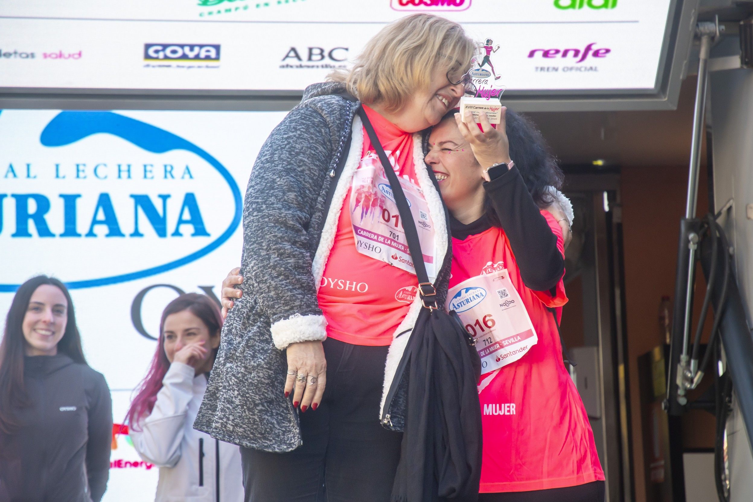 Las mejores fotos de la premiación de la Carrera de la Mujer de Sevilla 2025. 431 JJ UBEDA