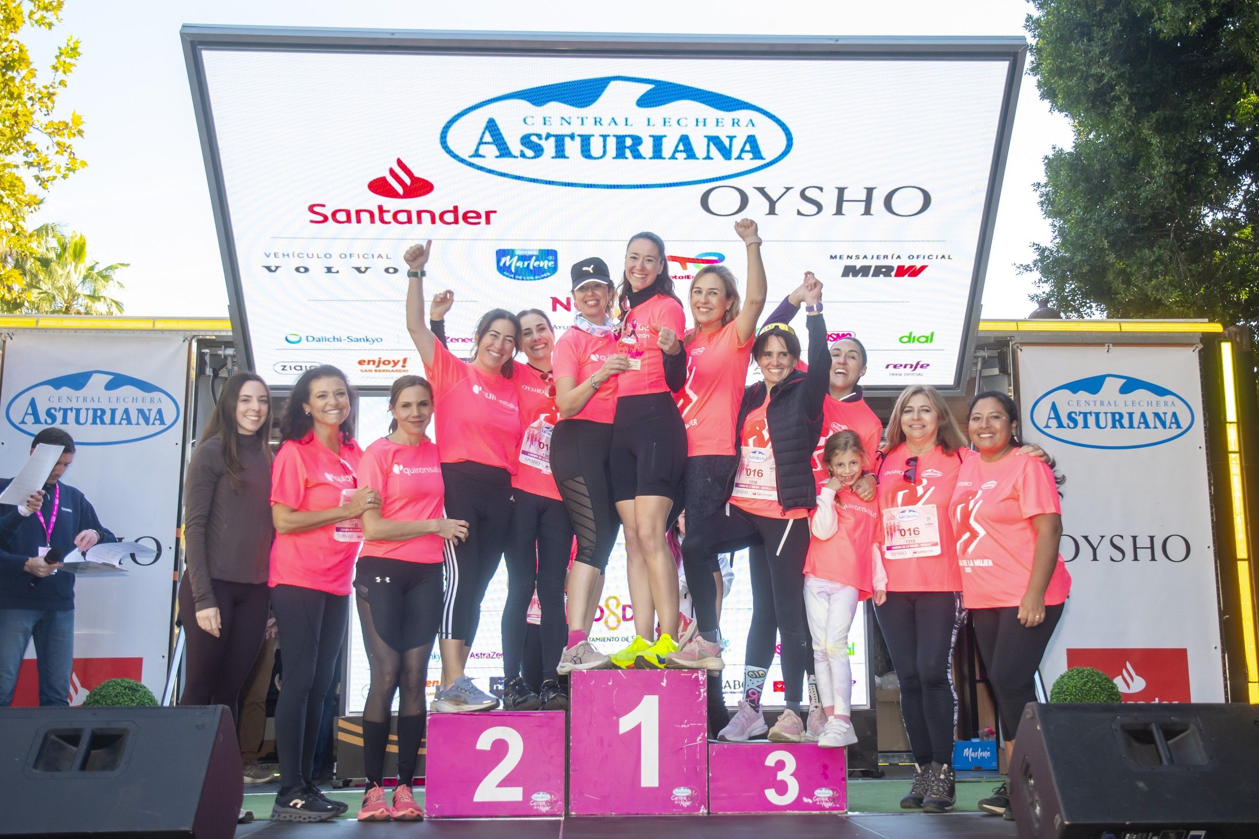 Las mejores fotos de la premiación de la Carrera de la Mujer de Sevilla 2025. 432 JJ UBEDA