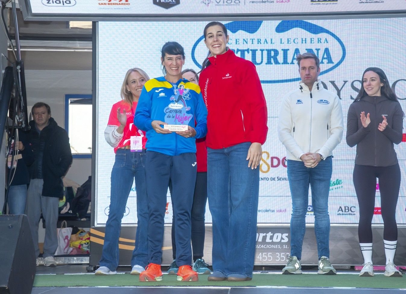 Las mejores fotos de la premiación de la Carrera de la Mujer de Sevilla 2025. 440 JJ UBEDA