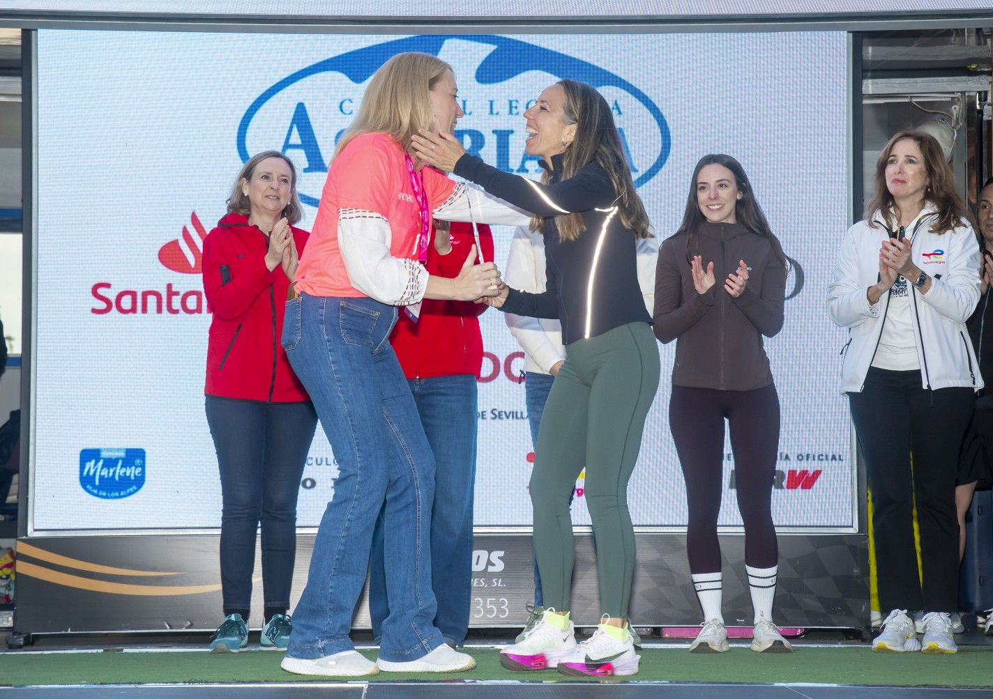 Las mejores fotos de la premiación de la Carrera de la Mujer de Sevilla 2025. 441 JJ UBEDA