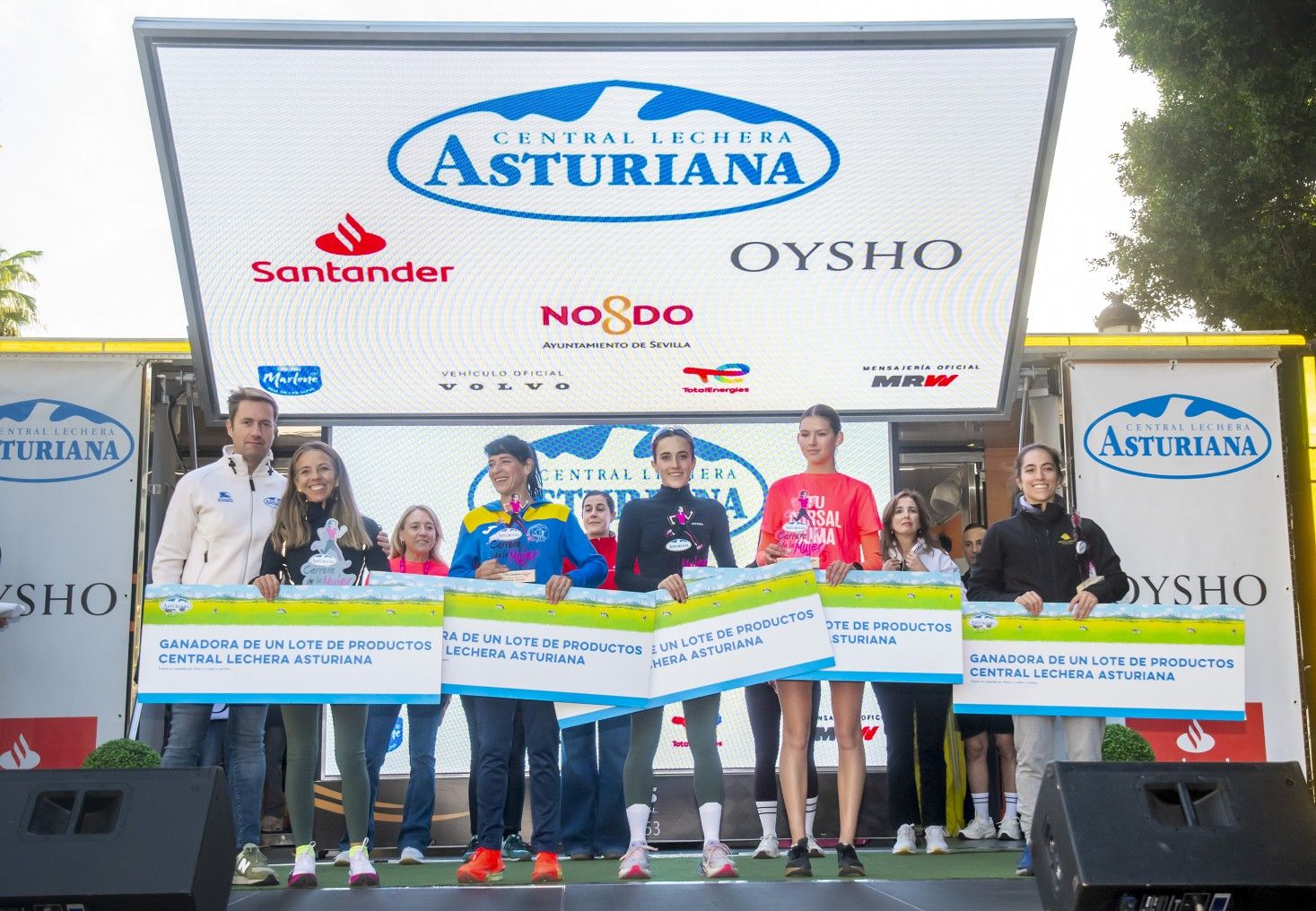 Las mejores fotos de la premiación de la Carrera de la Mujer de Sevilla 2025. 445 JJ UBEDA