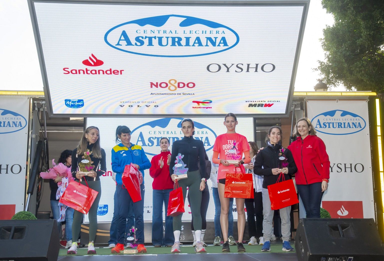 Las mejores fotos de la premiación de la Carrera de la Mujer de Sevilla 2025. 448 JJ UBEDA