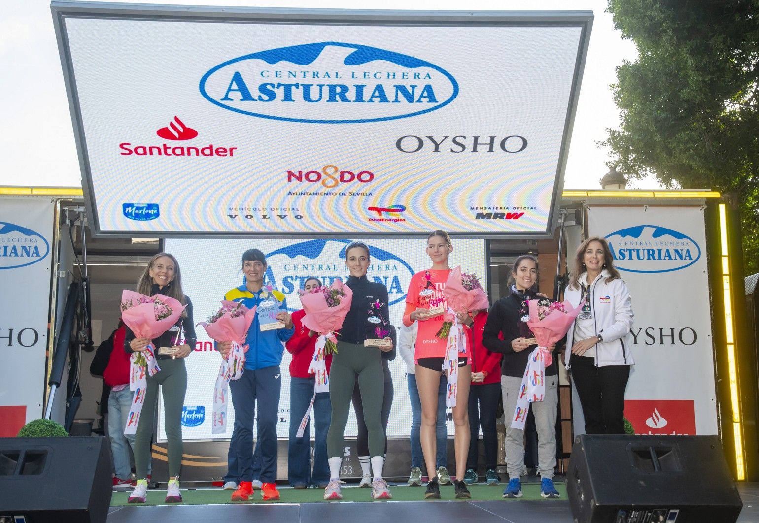 Las mejores fotos de la premiación de la Carrera de la Mujer de Sevilla 2025. 449 JJ UBEDA