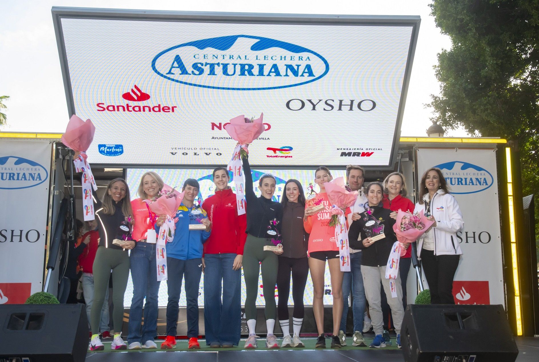 Las mejores fotos de la premiación de la Carrera de la Mujer de Sevilla 2025. 452 JJ UBEDA