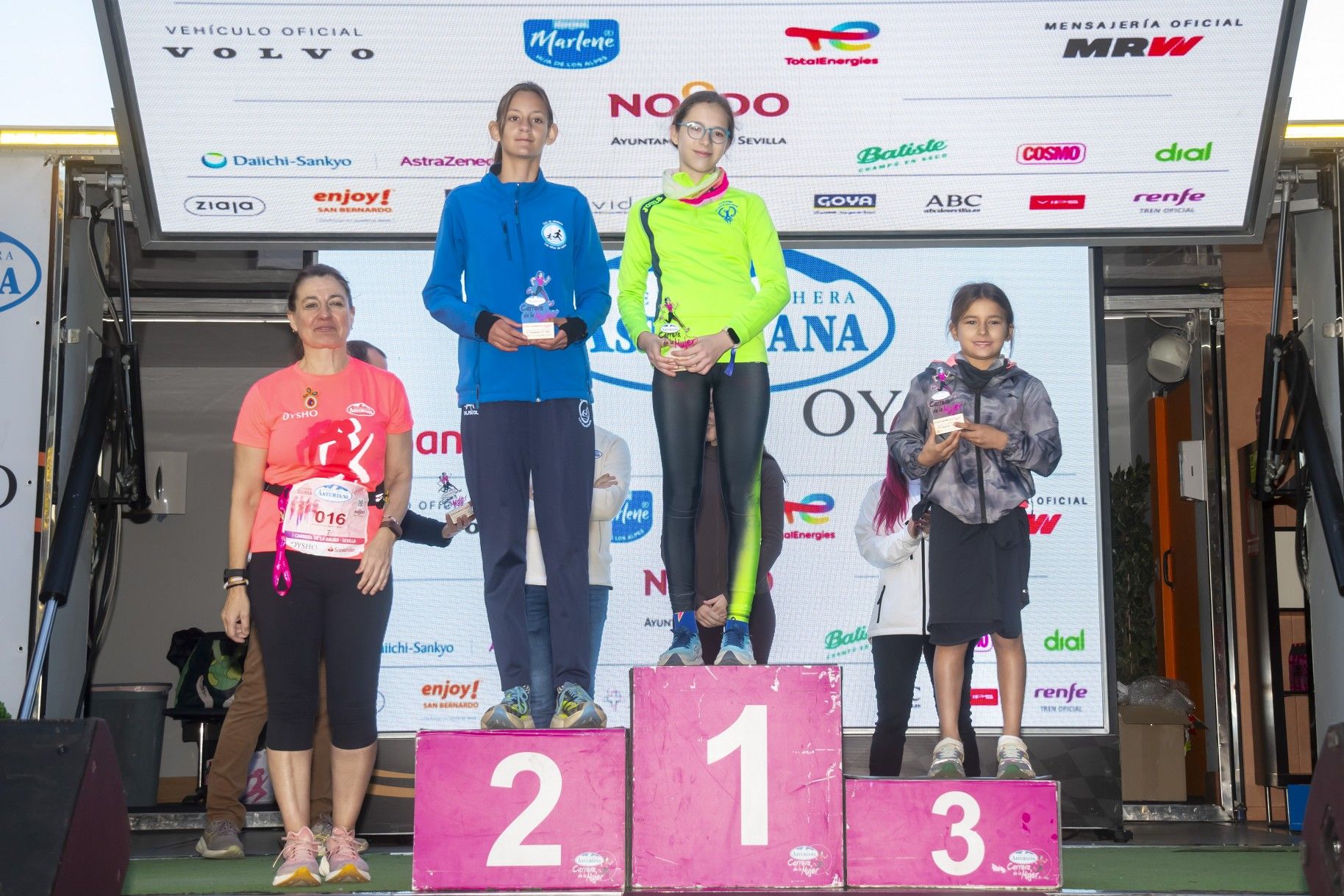 Las mejores fotos de la premiación de la Carrera de la Mujer de Sevilla 2025. 457 JJ UBEDA
