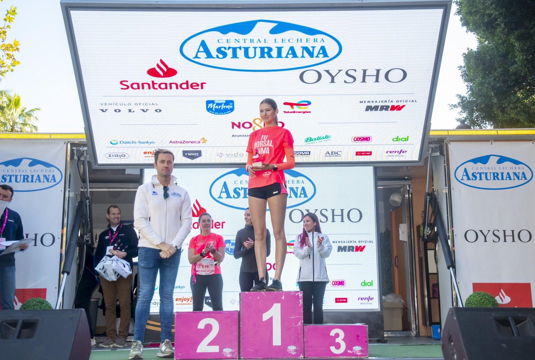 Las mejores fotos de la premiación de la Carrera de la Mujer de Sevilla 2025. 463 JJ UBEDA