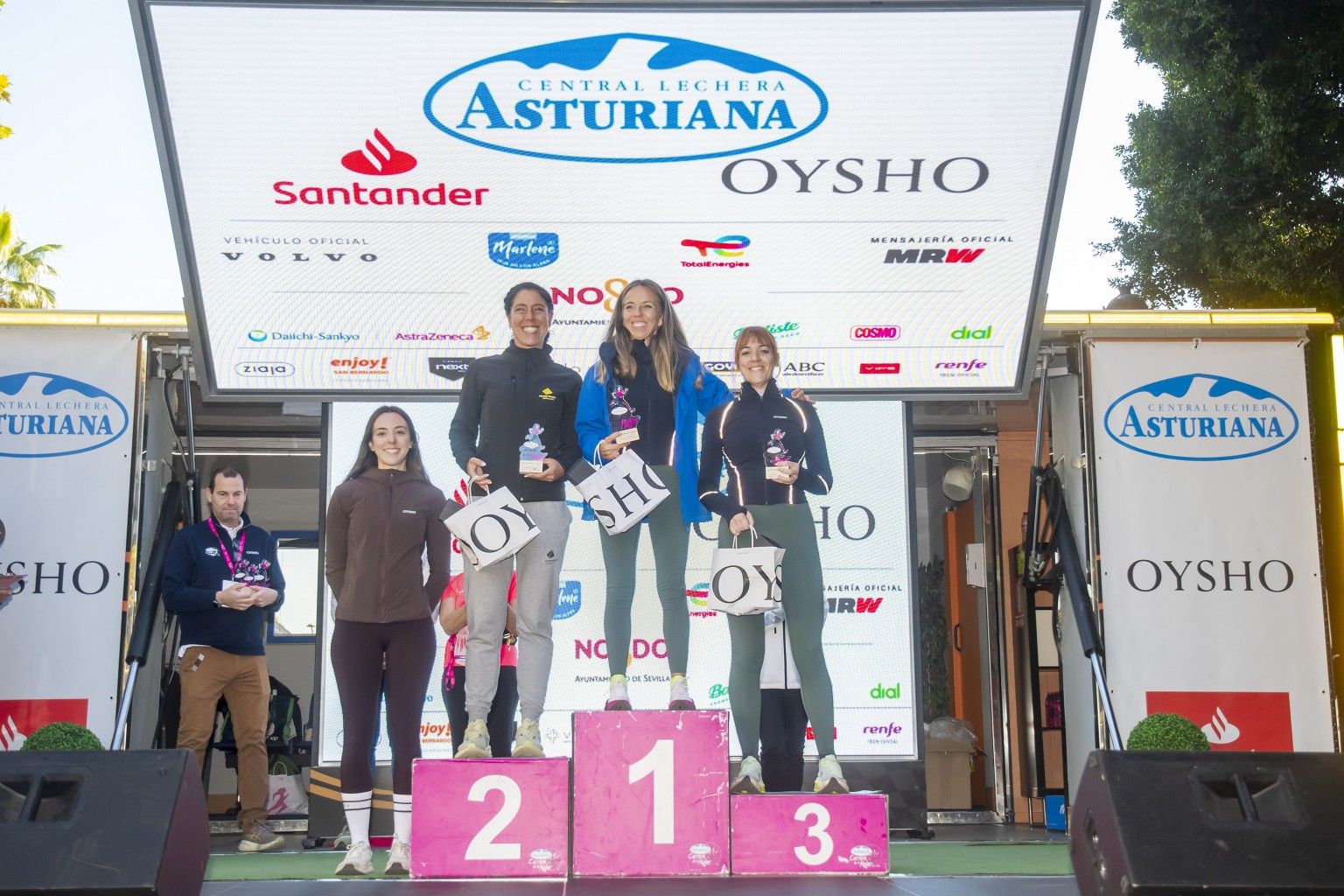 Las mejores fotos de la premiación de la Carrera de la Mujer de Sevilla 2025. 464 JJ UBEDA