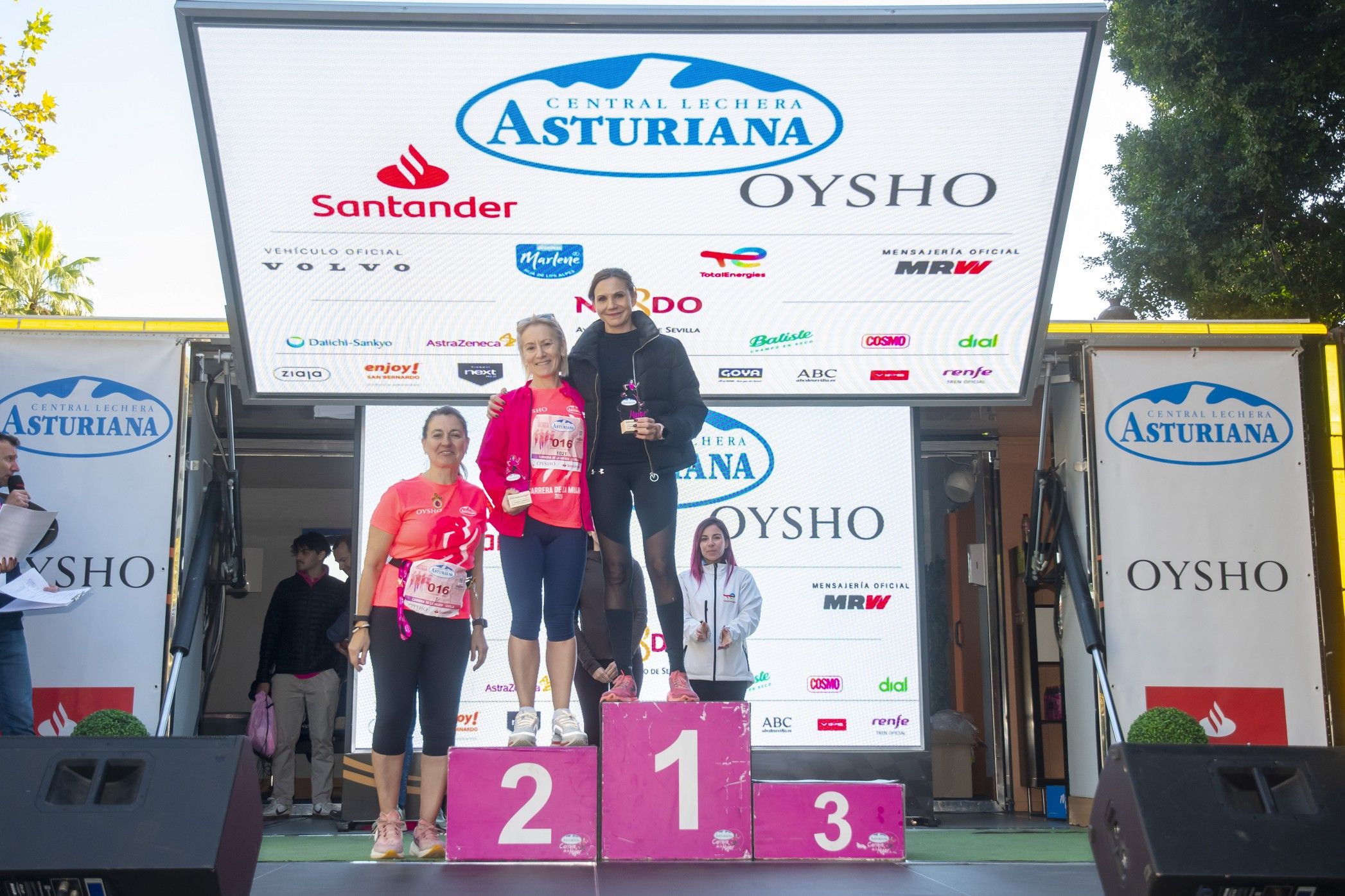 Las mejores fotos de la premiación de la Carrera de la Mujer de Sevilla 2025. 466 JJ UBEDA