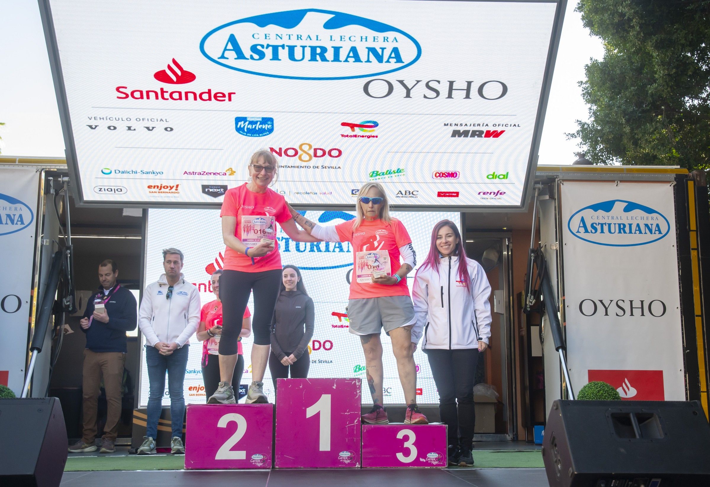 Las mejores fotos de la premiación de la Carrera de la Mujer de Sevilla 2025. 469 JJ UBEDA