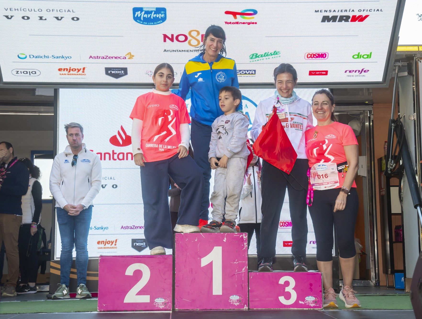 Las mejores fotos de la premiación de la Carrera de la Mujer de Sevilla 2025. 472 JJ UBEDA