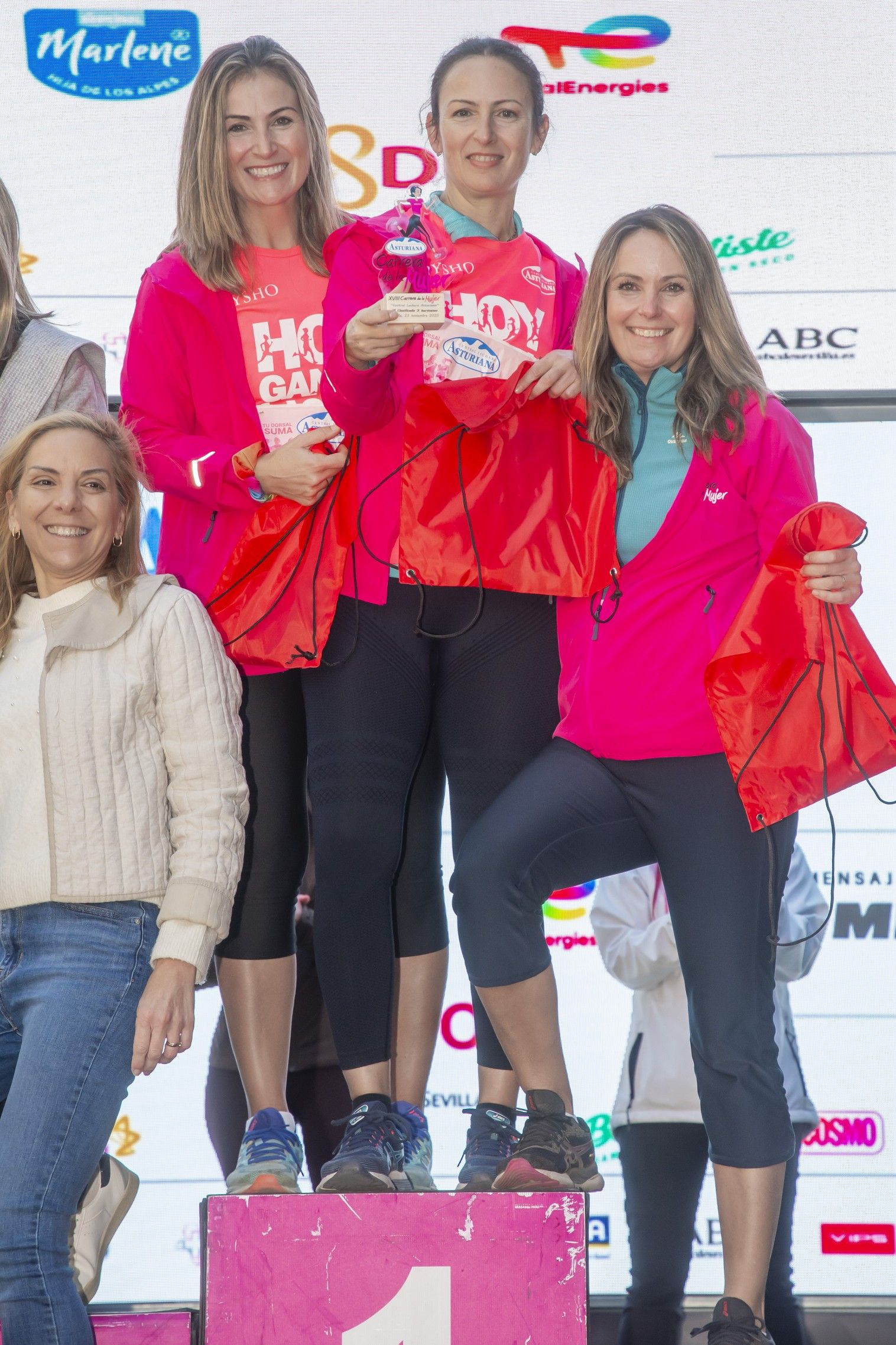 Las mejores fotos de la premiación de la Carrera de la Mujer de Sevilla 2025. 478 JJ UBEDA