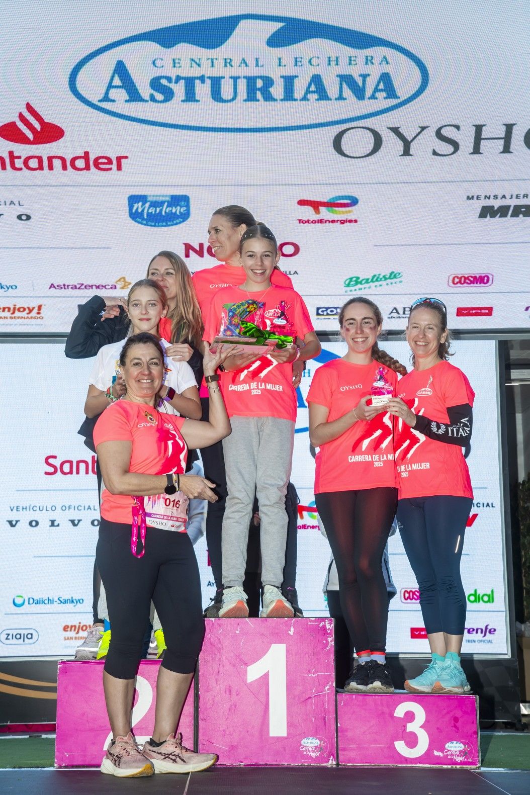 Las mejores fotos de la premiación de la Carrera de la Mujer de Sevilla 2025. 482 JJ UBEDA