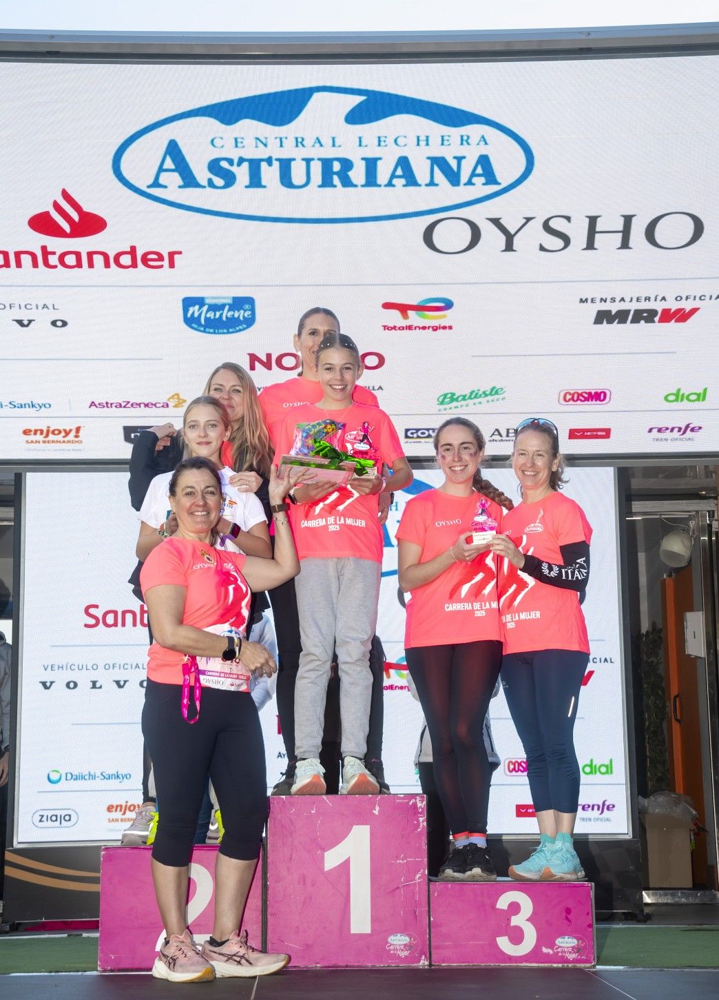 Las mejores fotos de la premiación de la Carrera de la Mujer de Sevilla 2025. 483 JJ UBEDA