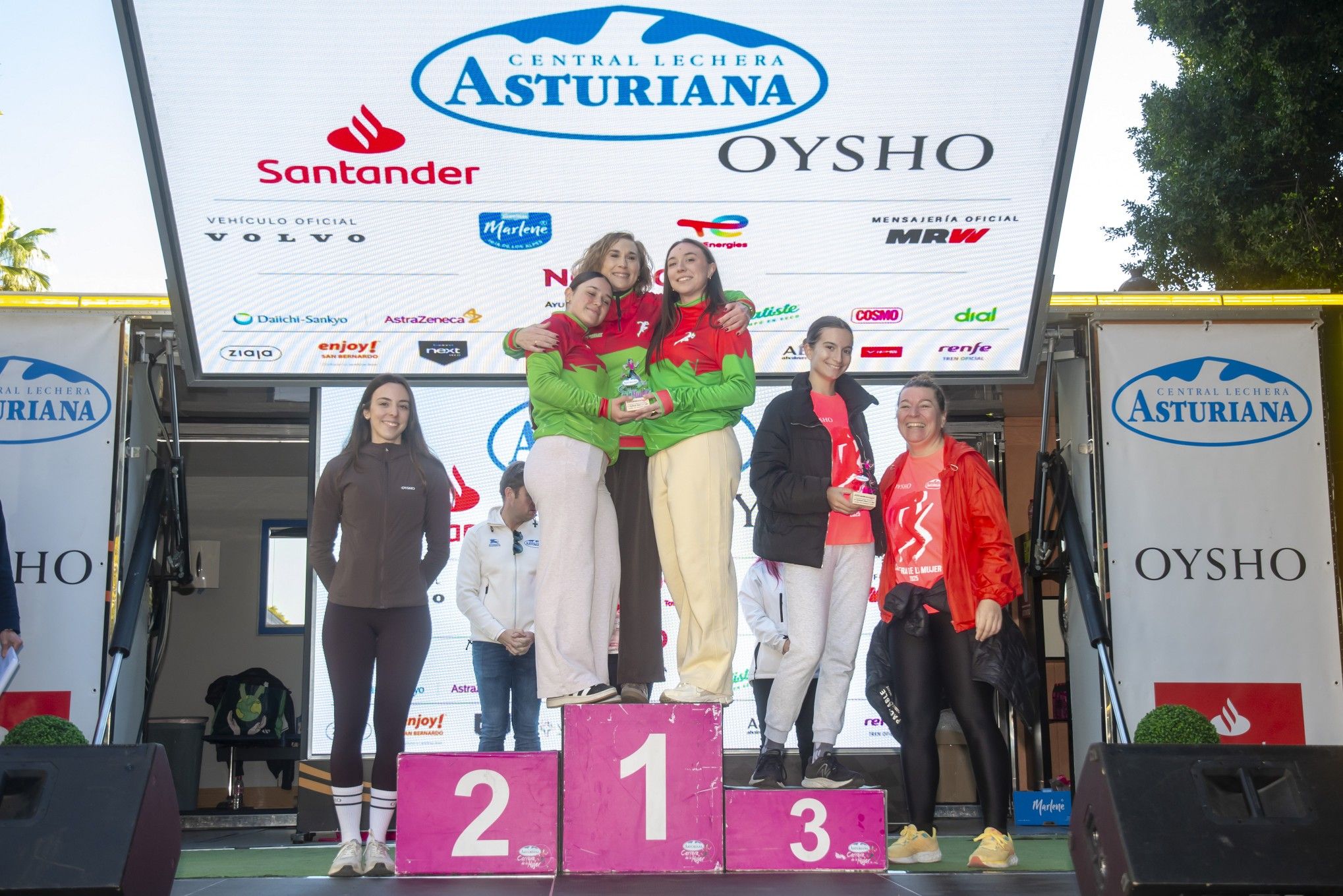 Las mejores fotos de la premiación de la Carrera de la Mujer de Sevilla 2025. 487 JJ UBEDA