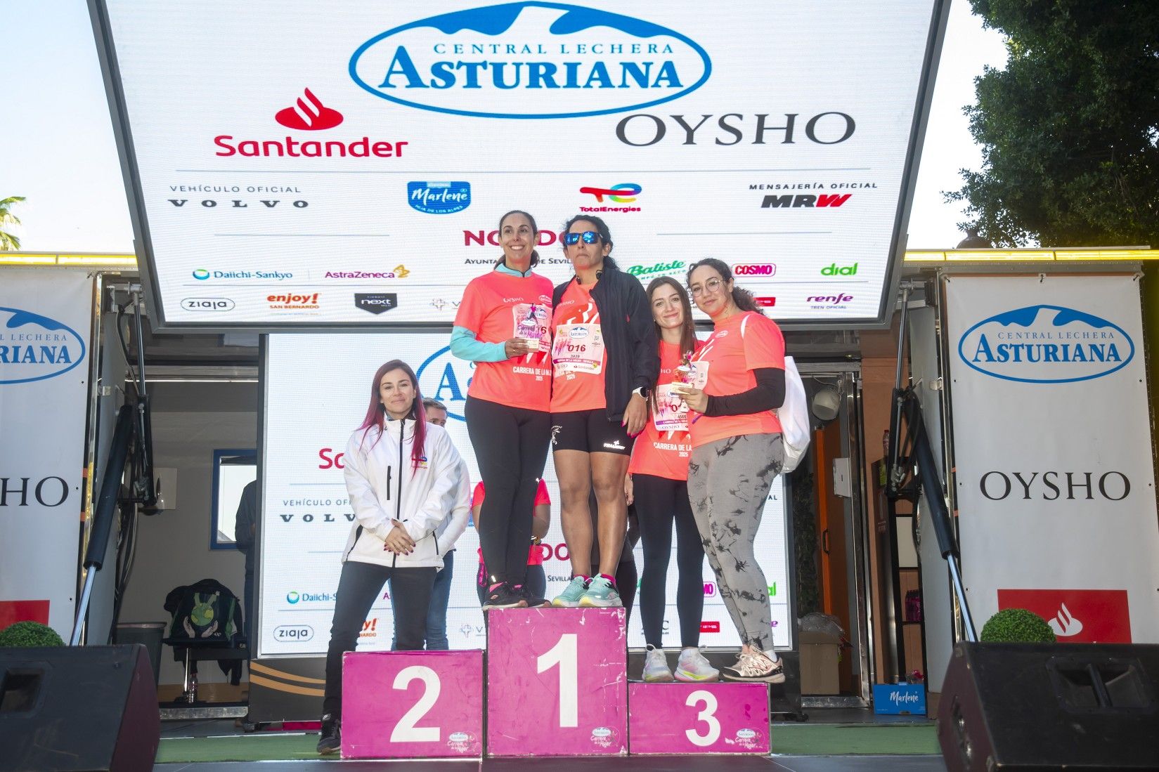 Las mejores fotos de la premiación de la Carrera de la Mujer de Sevilla 2025. 488 JJ UBEDA