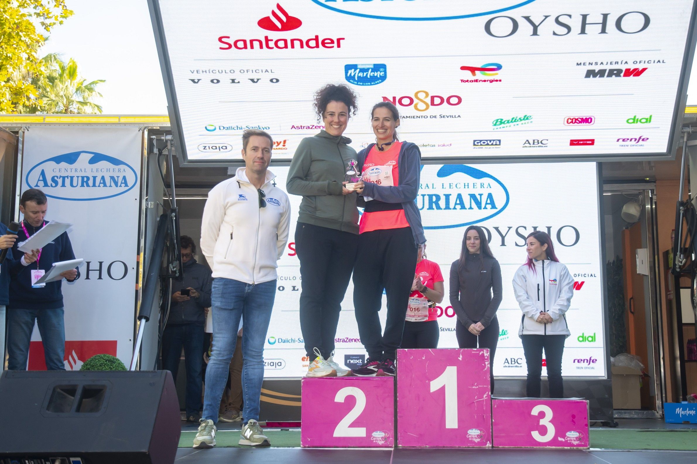 Las mejores fotos de la premiación de la Carrera de la Mujer de Sevilla 2025. 491 JJ UBEDA