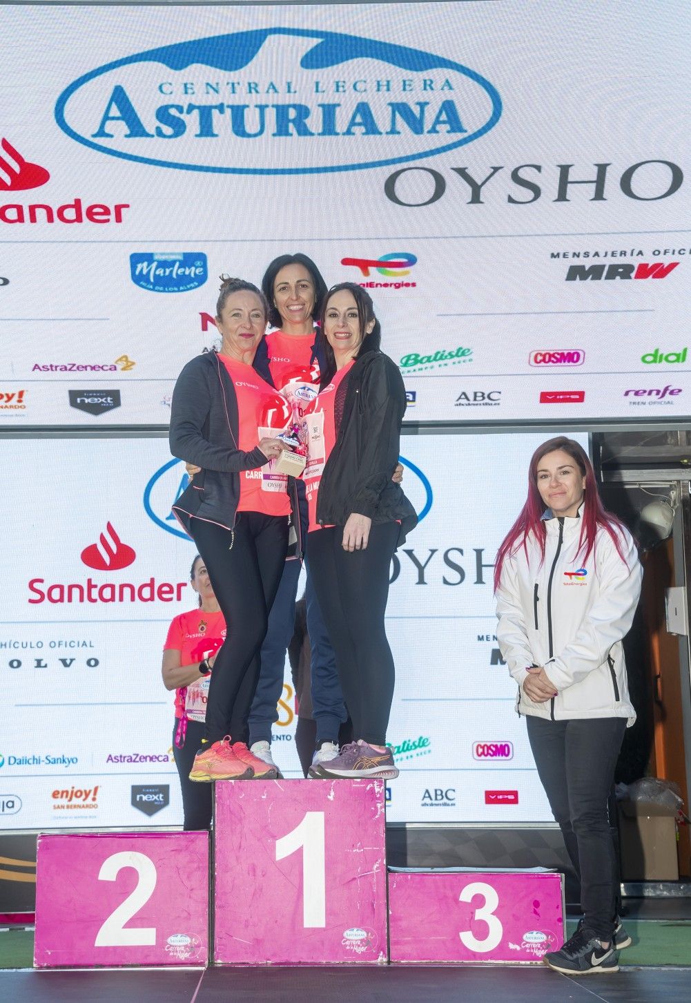 Las mejores fotos de la premiación de la Carrera de la Mujer de Sevilla 2025. 494 JJ UBEDA