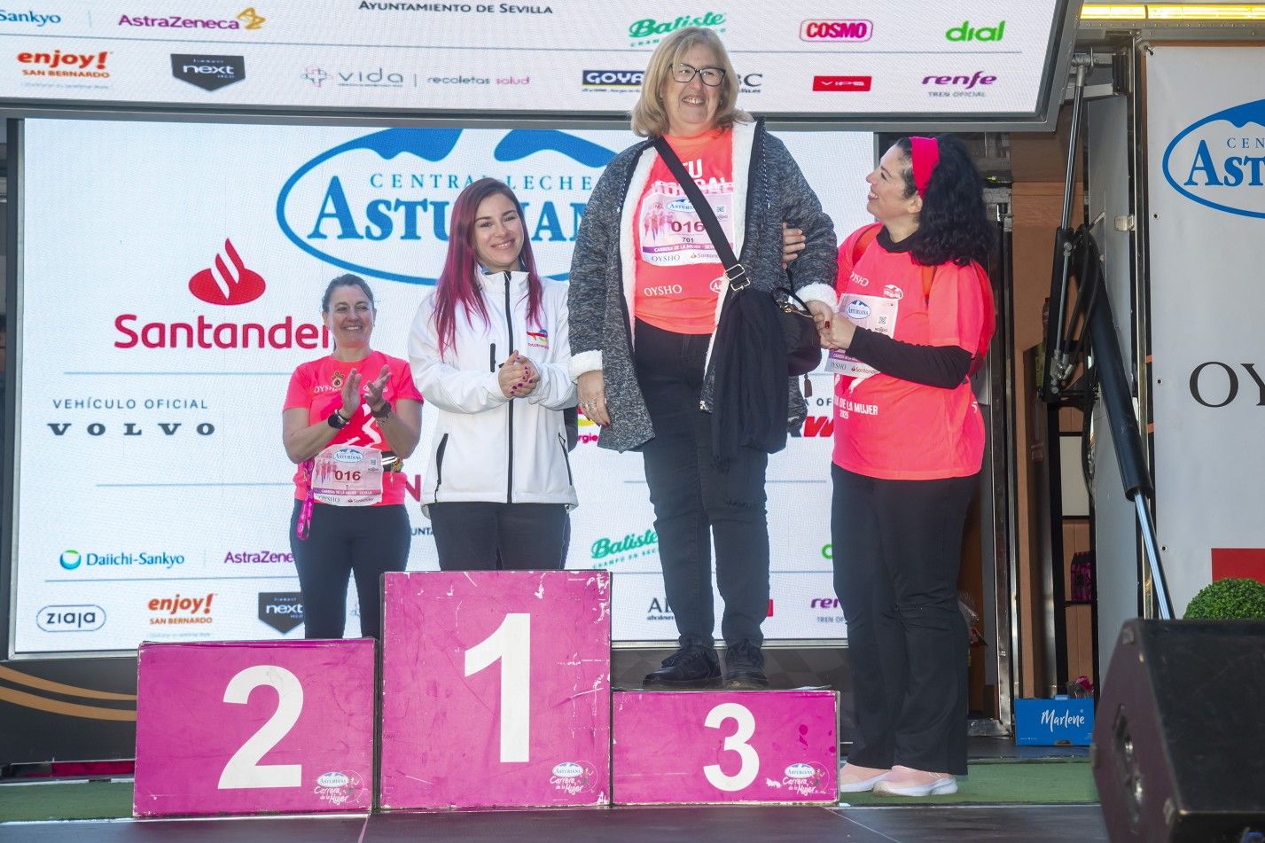 Las mejores fotos de la premiación de la Carrera de la Mujer de Sevilla 2025. 497 JJ UBEDA