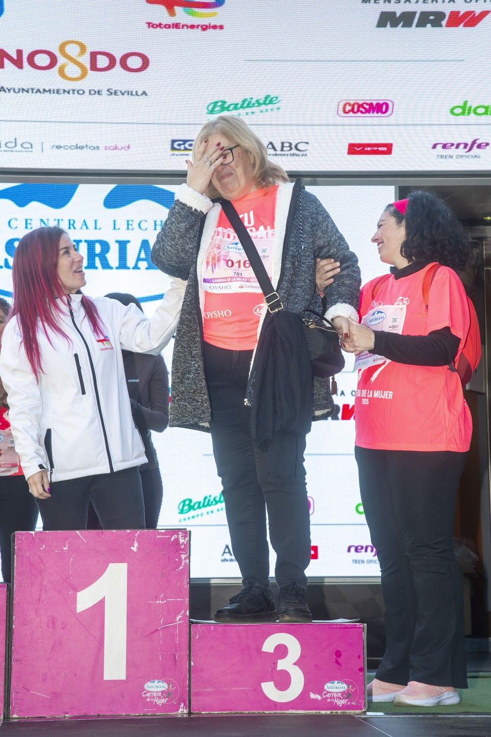 Las mejores fotos de la premiación de la Carrera de la Mujer de Sevilla 2025. 498 JJ UBEDA