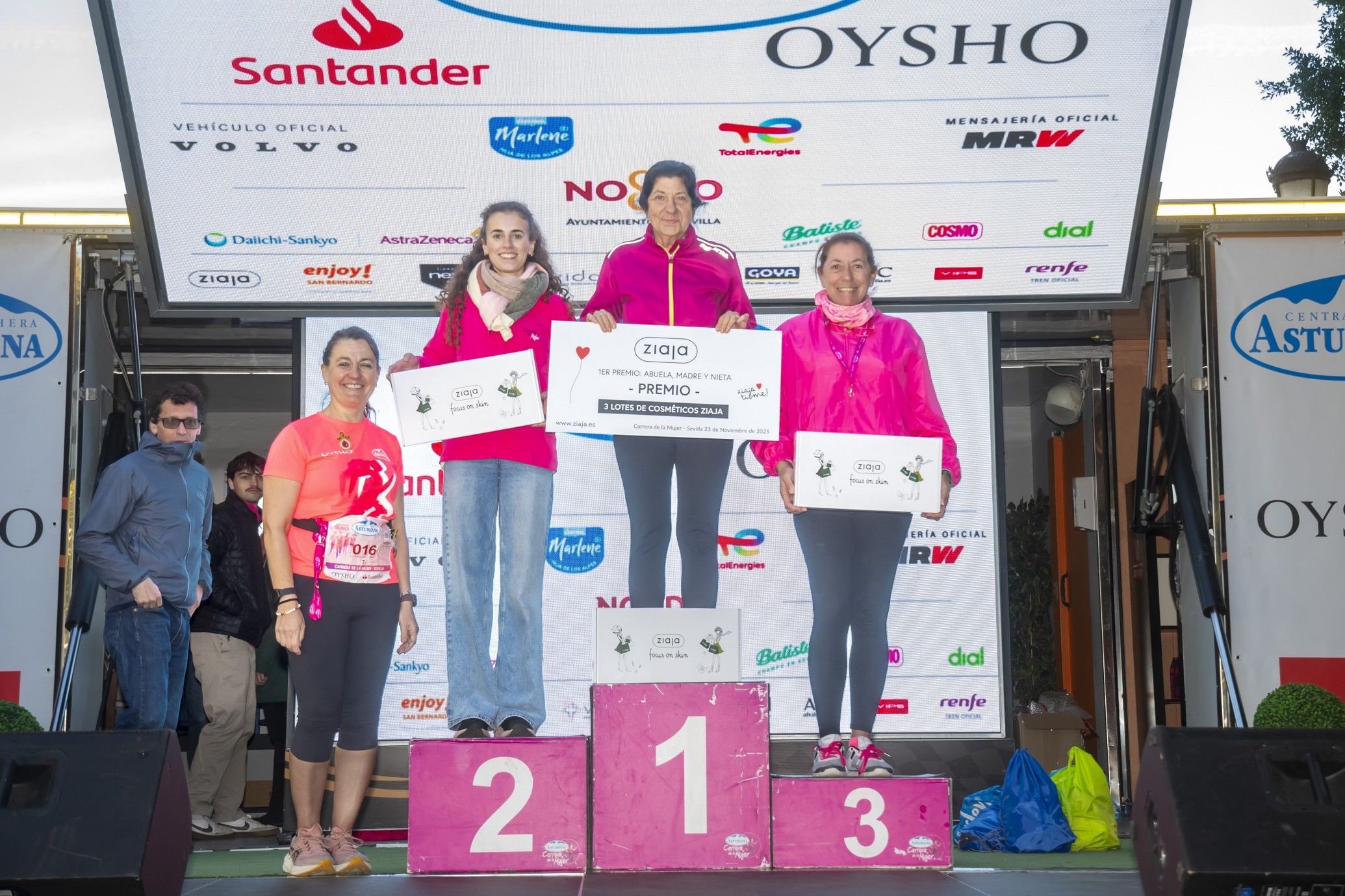 Las mejores fotos de la premiación de la Carrera de la Mujer de Sevilla 2025. 504 JJ UBEDA