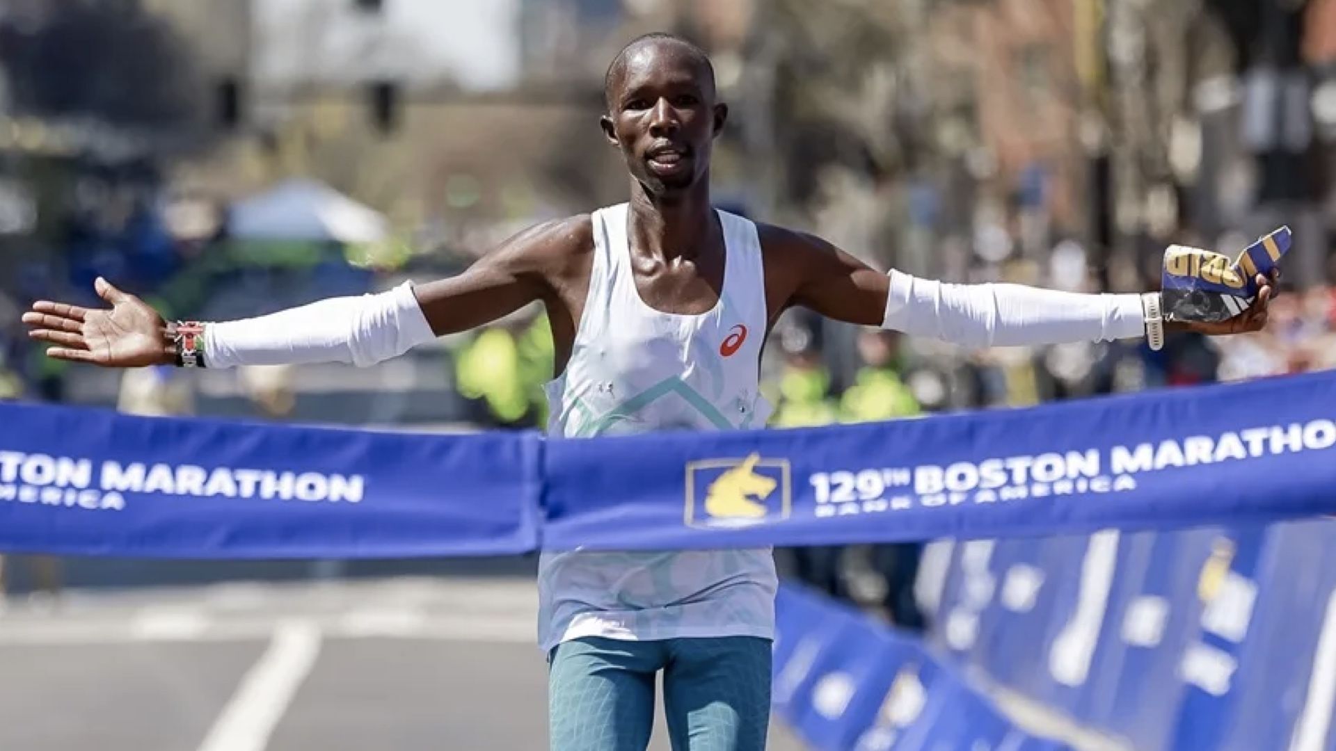 John Korir ganando el Maratón de Boston 2025. EFE.