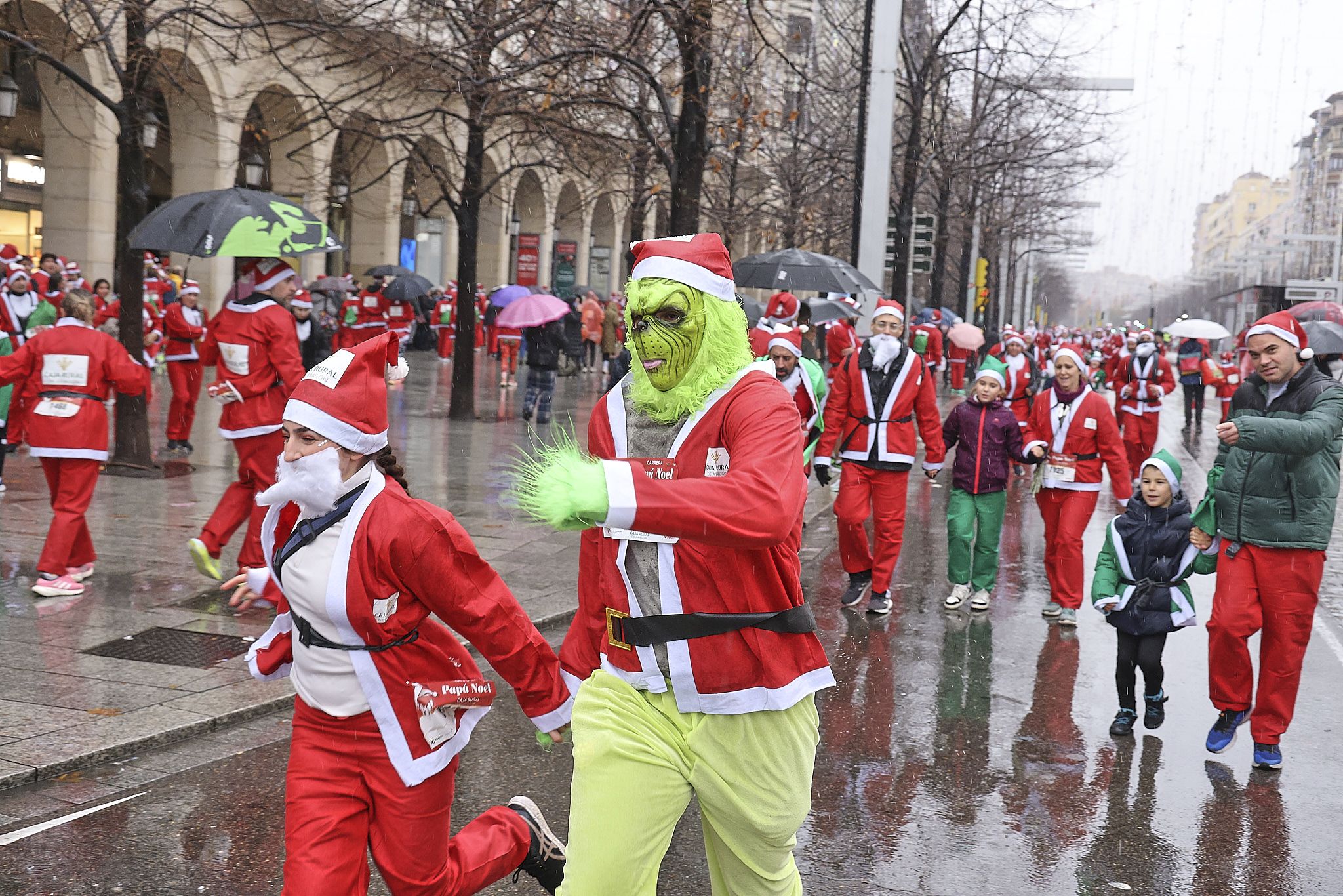 Las mejores fotos de la Carrera de Papá Noel Caja Rural de Aragón. 600