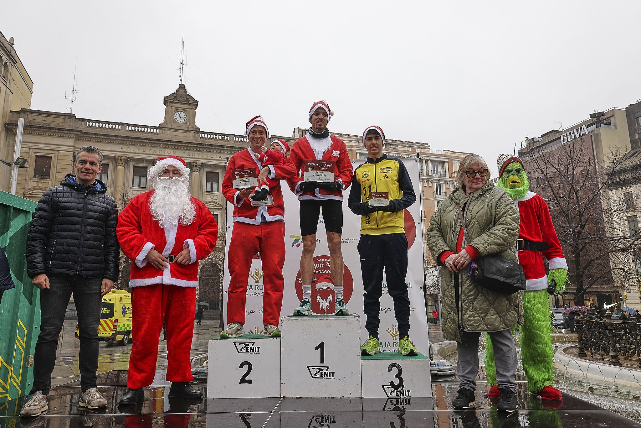 Las mejores fotos de la Carrera de Papá Noel Caja Rural de Aragón. 878